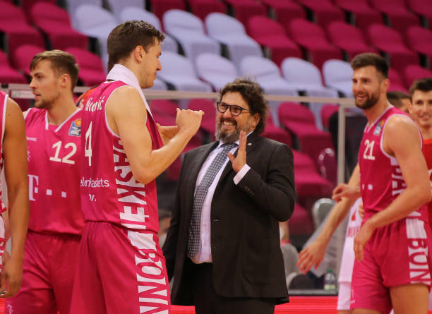 他用实际行 他用实际行